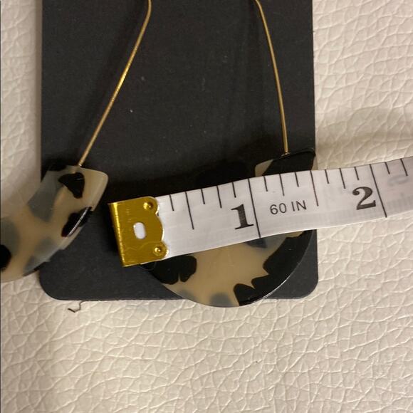 Tortoise Acrylic Hoop Earrings Gold Wire Minimalist Modern Statement Jewelry - Picture 7 of 8